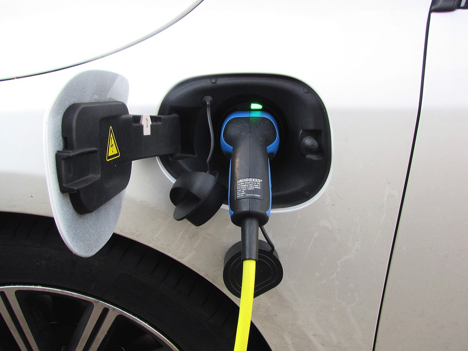 Elétricos emitem menos 66% dióxido de carbono que carros a gasóleo